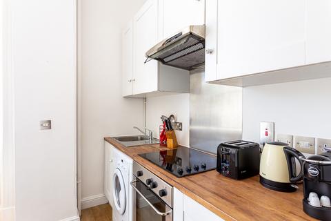 1 bedroom flat to rent, Flat ,  Airlie Gardens, London,, London W8