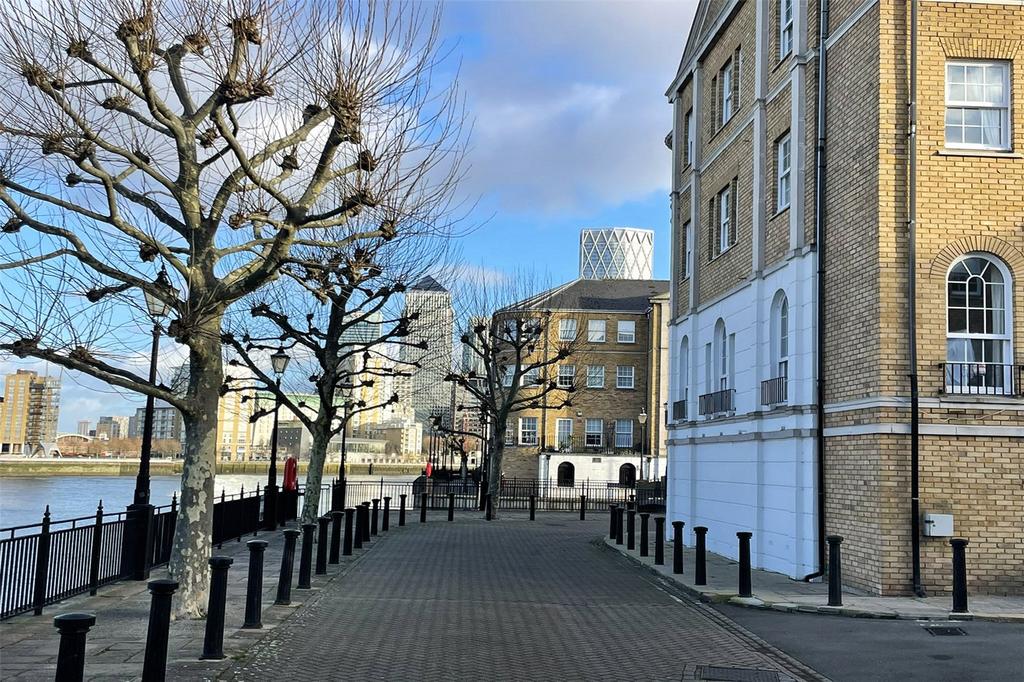 William Square, Rotherhithe Street, London, SE16 2 bed apartment for