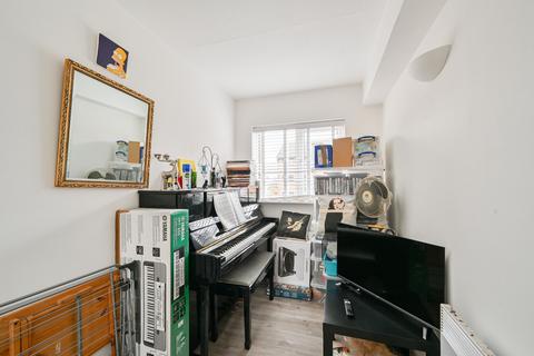 6 Brymay Close, London, E3 2SY