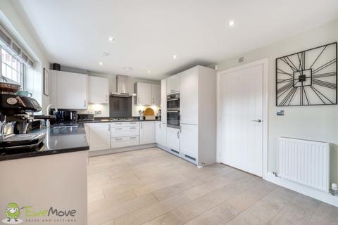 18 Hayes Drive, Three Mile Cross, Reading, RG7 1GA