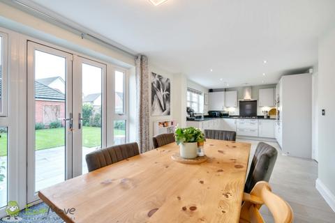 18 Hayes Drive, Three Mile Cross, Reading, RG7 1GA