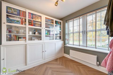 18 Hayes Drive, Three Mile Cross, Reading, RG7 1GA