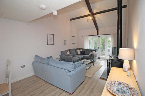 4 bedroom barn conversion to rent - Dereham Road, Briningham NR24