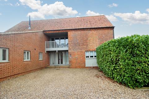 4 bedroom barn conversion to rent, Dereham Road, Briningham NR24