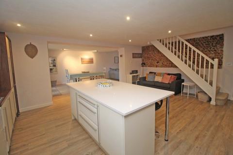 4 bedroom barn conversion to rent, Dereham Road, Briningham NR24