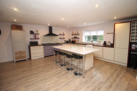 4 bedroom barn conversion to rent, Dereham Road, Briningham NR24