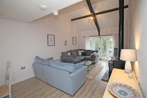 4 bedroom barn conversion to rent, Dereham Road, Briningham NR24