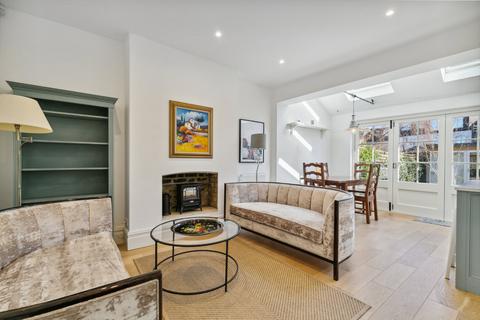 5 bedroom end of terrace house to rent, Deanhill Road, London, SW14