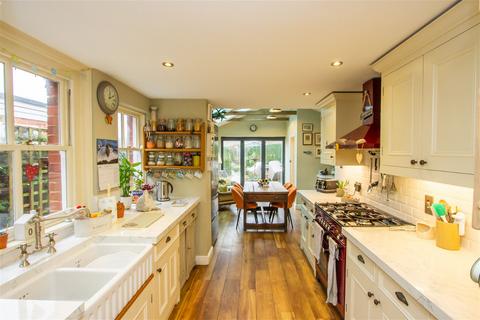 3 bedroom semi-detached house for sale - With Spacious Accommodation in Central Hawkhurst