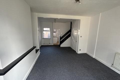 3 bedroom terraced house to rent, Lorraine Street, Hull HU8