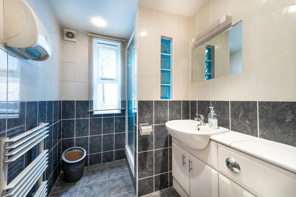 Downstairs shower