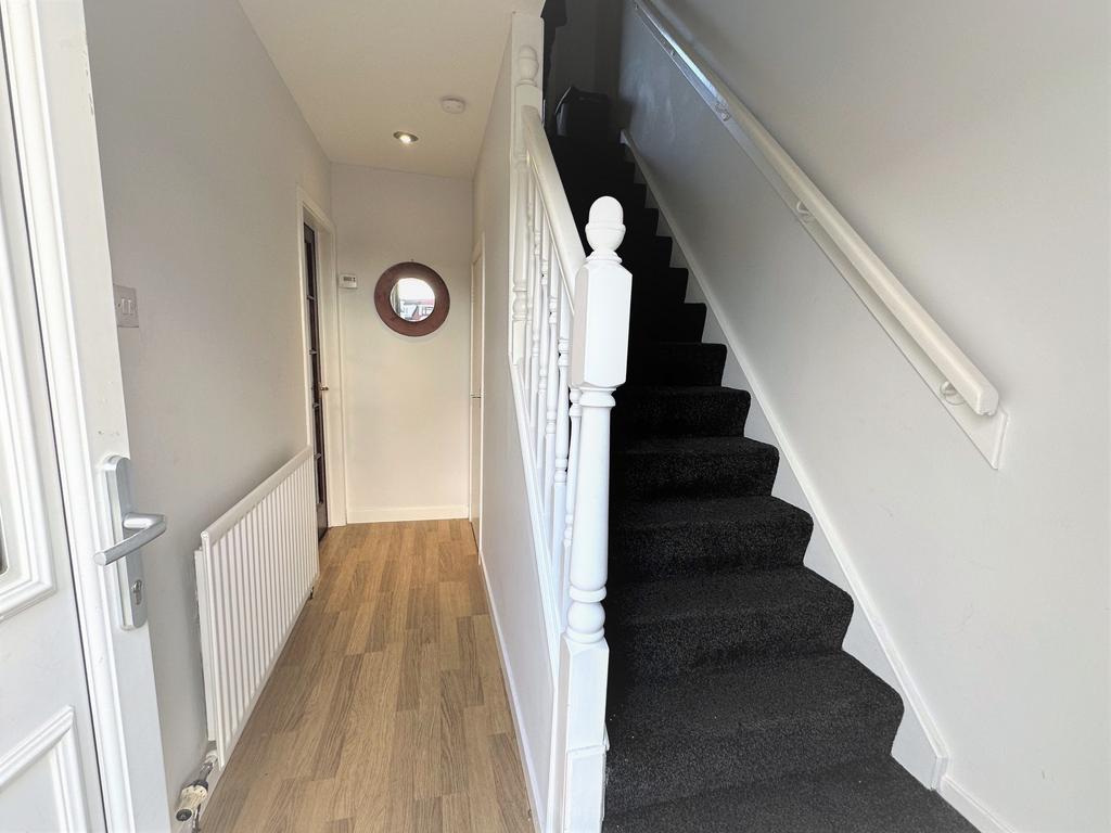 Ravensby Road, Carnoustie, DD7 3 bed terraced house £120,000