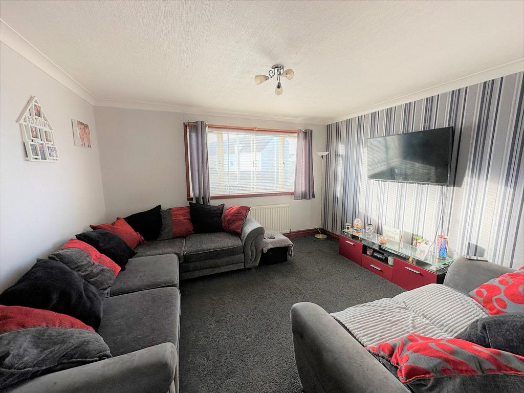Ravensby Road, Carnoustie, DD7 3 bed terraced house £120,000