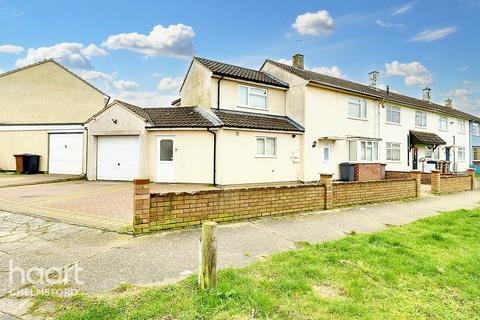4 bedroom end of terrace house for sale, Milburn Crescent, Chelmsford