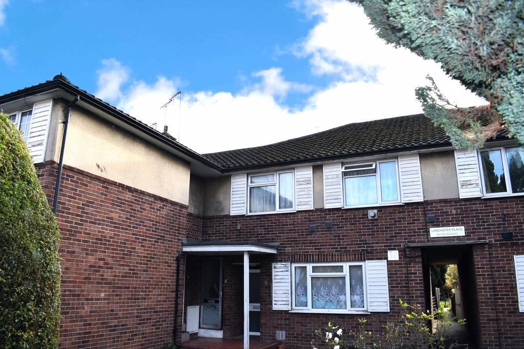 Lancaster Place, Great SouthWest... 3 bed £375,000