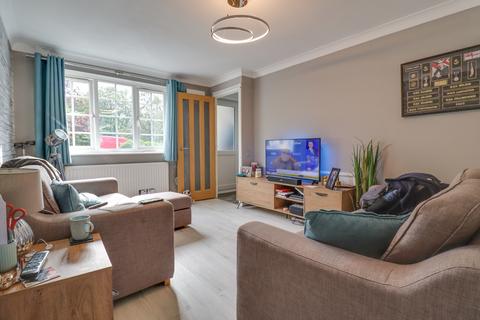 14 Squirrel Drive, Southampton, SO19 8SY