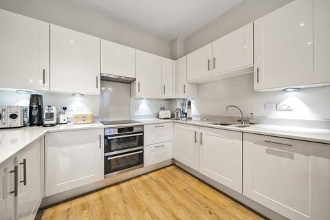 17 Weyview Gardens, Godalming, GU7 1GG