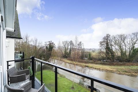 17 Weyview Gardens, Godalming, GU7 1GG