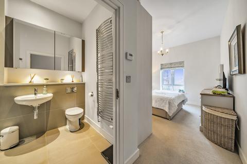 17 Weyview Gardens, Godalming, GU7 1GG