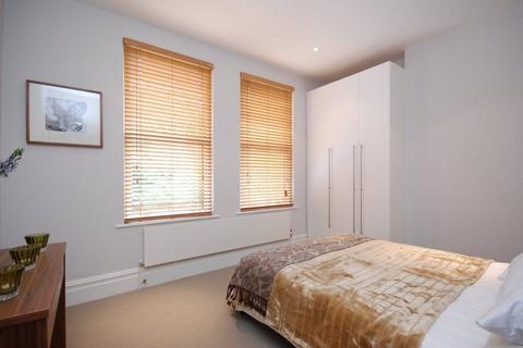2 bedroom flat for sale, Avenue Gardens, Acton, London, W3