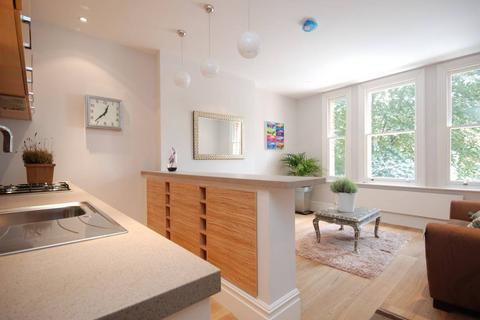 2 bedroom flat for sale, Avenue Gardens, Acton, London, W3