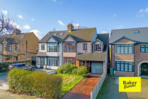 43 Pettits Lane, Romford, RM1 4HH
