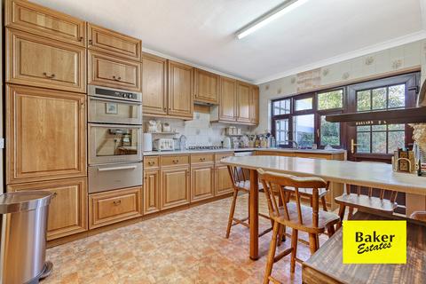 43 Pettits Lane, Romford, RM1 4HH