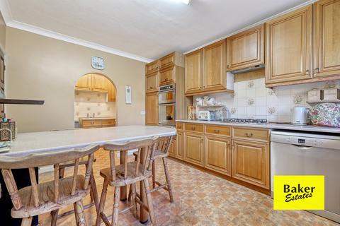 43 Pettits Lane, Romford, RM1 4HH
