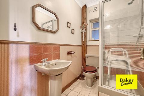 43 Pettits Lane, Romford, RM1 4HH