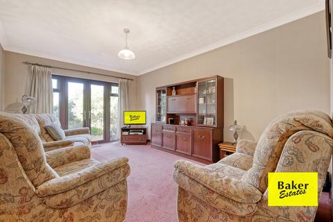 43 Pettits Lane, Romford, RM1 4HH
