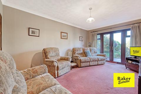 43 Pettits Lane, Romford, RM1 4HH