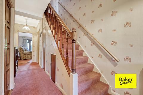 43 Pettits Lane, Romford, RM1 4HH
