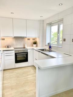 2 bedroom apartment to rent - Silver Birch Close, London, N11
