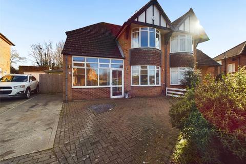 3 bedroom semi-detached house for sale - Foxwell Drive, Hucclecote, Gloucester, Gloucestershire, GL3