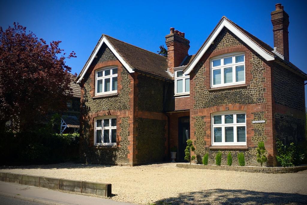 Dover Road, Walmer, CT14 3 bed detached house for sale £725,000