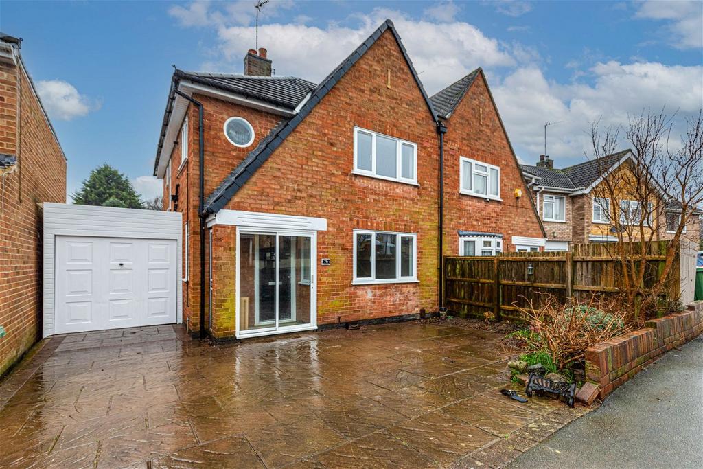 Queensgate Drive, Birstall 3 bed semidetached house for sale £328,000