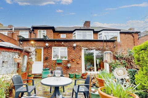 4 bedroom semi-detached house for sale, Kynance Gardens, Stanmore, HA7