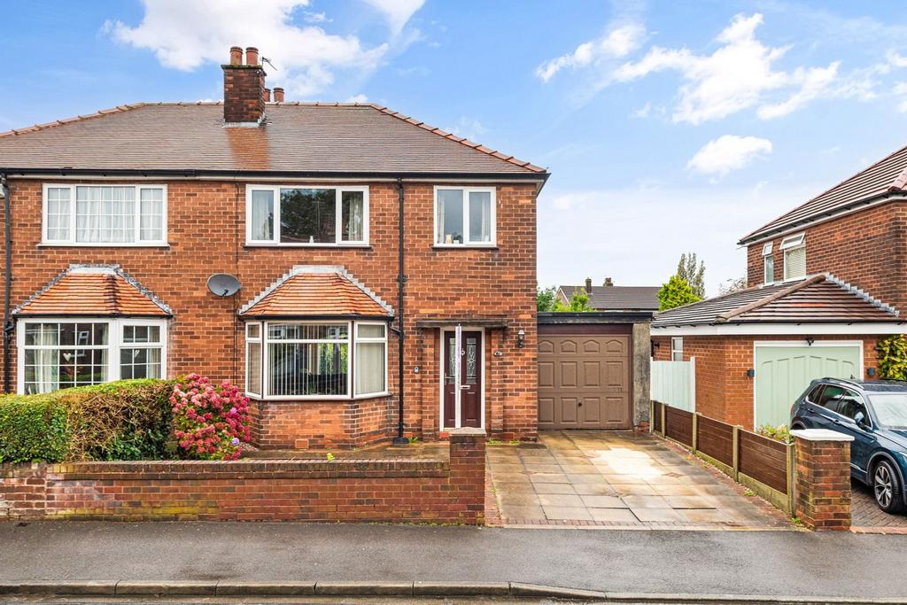 Leigh, Leigh WN7 3 bed semidetached house for sale £280,000