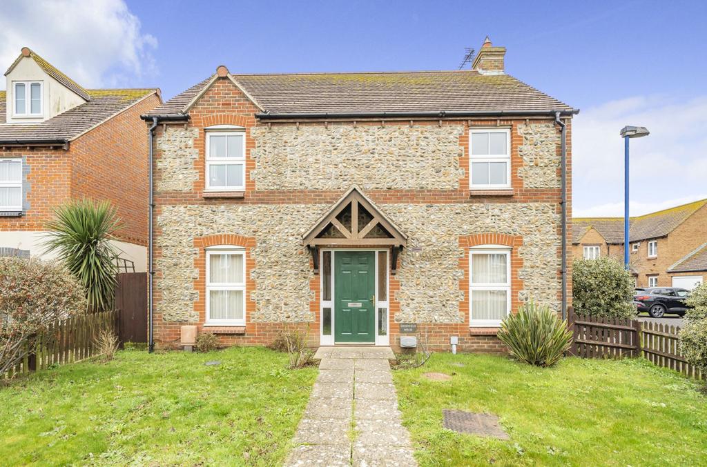 Manor Road, Selsey, PO20 4 bed detached house for sale £460,000