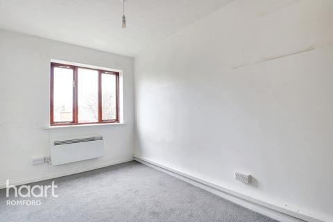 16 Marwell Close, Romford, RM1 2TE