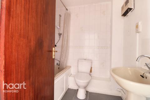 16 Marwell Close, Romford, RM1 2TE