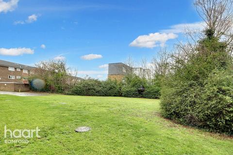 16 Marwell Close, Romford, RM1 2TE