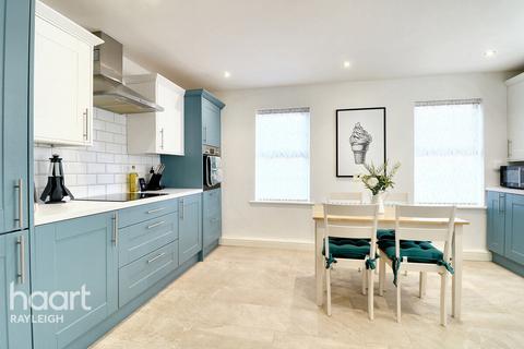 53 Southview Close, Rayleigh, SS6 7LX