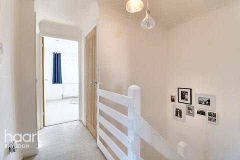 53 Southview Close, Rayleigh, SS6 7LX