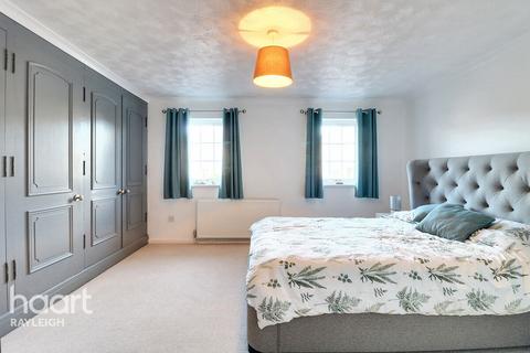 53 Southview Close, Rayleigh, SS6 7LX