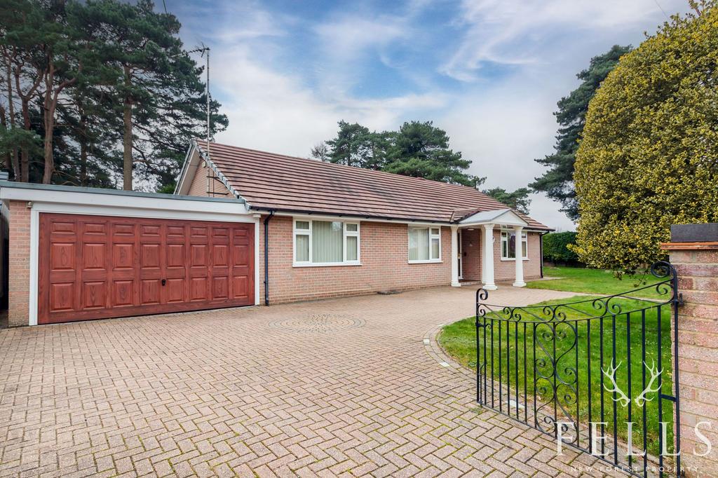 St. Ives, Ringwood BH24 3 bed detached bungalow for sale £625,000