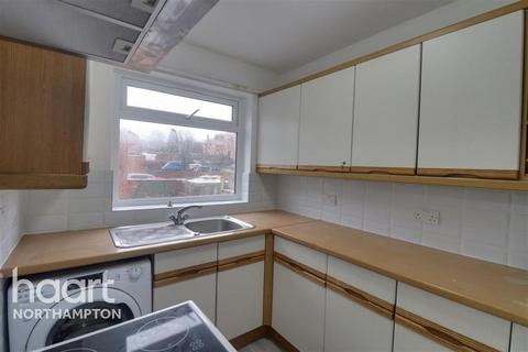 3 bedroom semi-detached house to rent - Northampton
