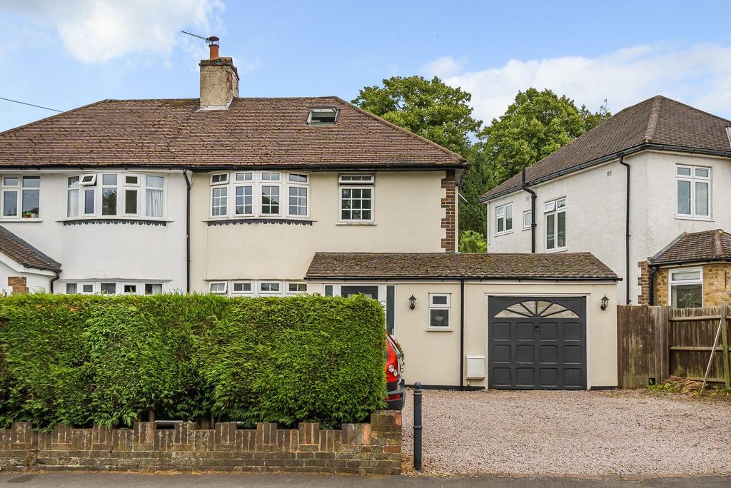 Warlingham, Warlingham CR6 3 bed semidetached house for sale £550,000