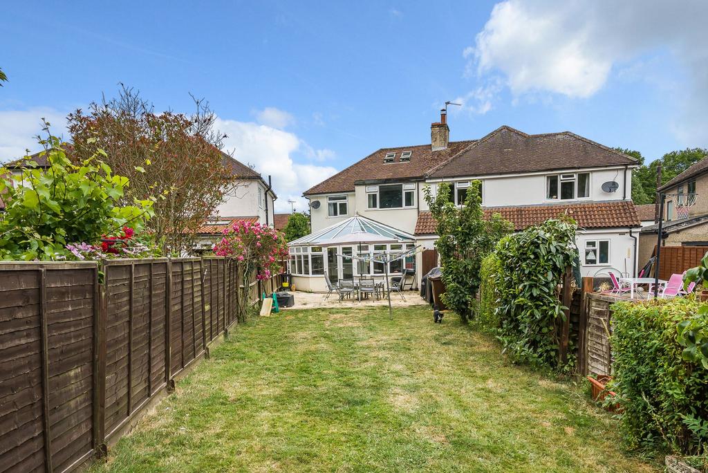 Warlingham, Warlingham CR6 3 bed semidetached house for sale £550,000