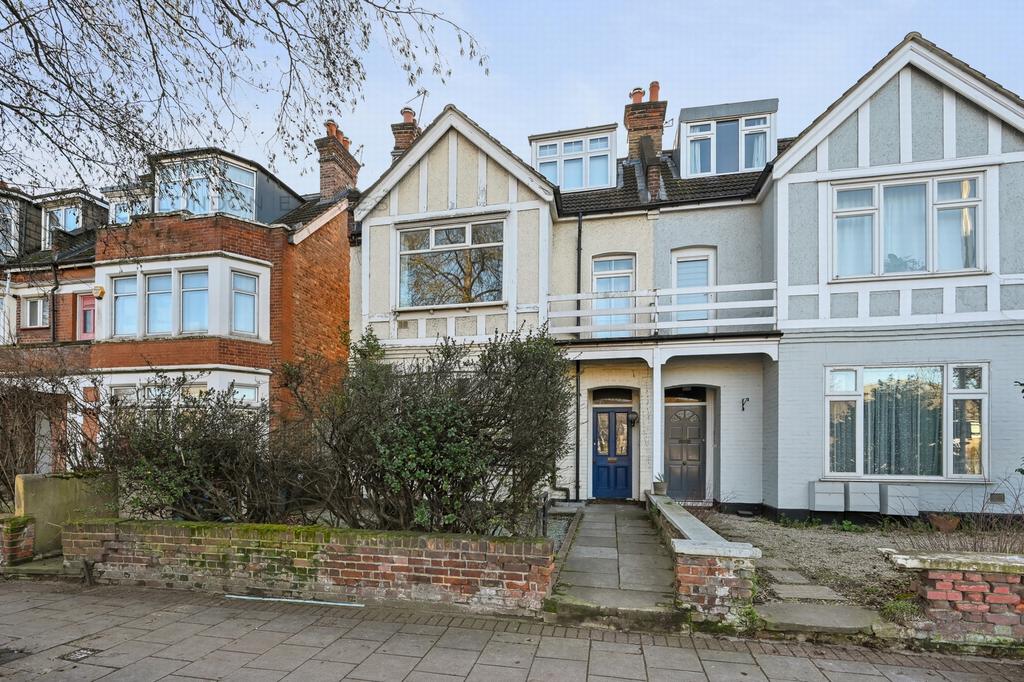 Ellesmere Road, Chiswick, W4 2 bed flat for sale £399,999